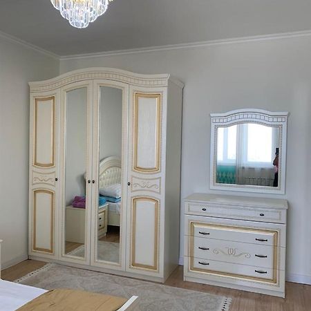 Apartment In Almaty Exterior foto