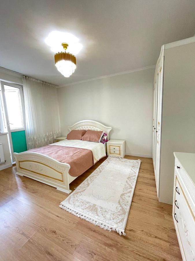 Apartment In Almaty Exterior foto
